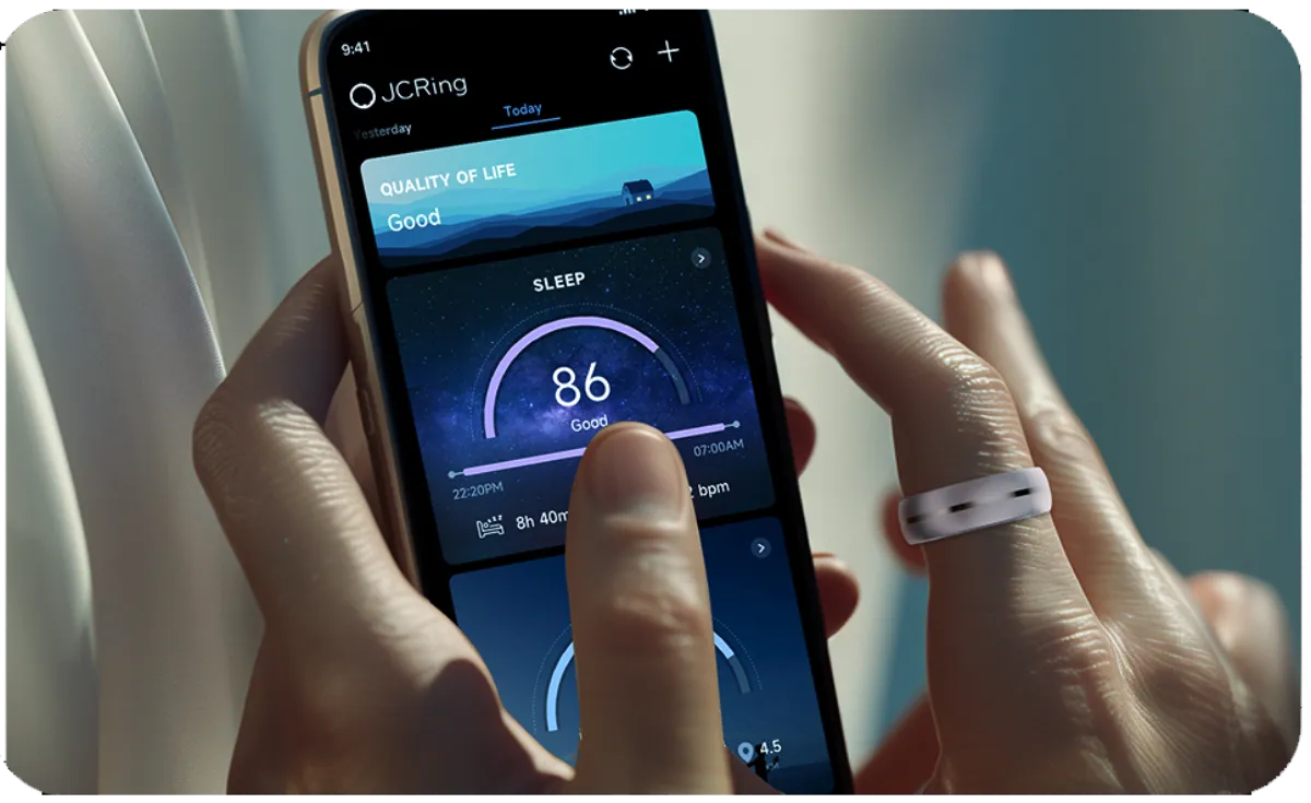MYnextRING SKY am Finger getragen